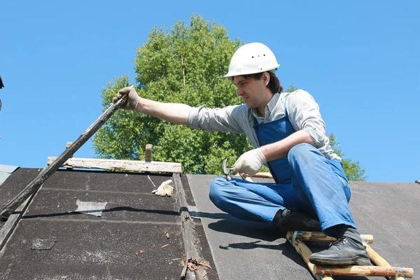 The Role of Roof Replacement Contractors in Maintaining Seymour Homes