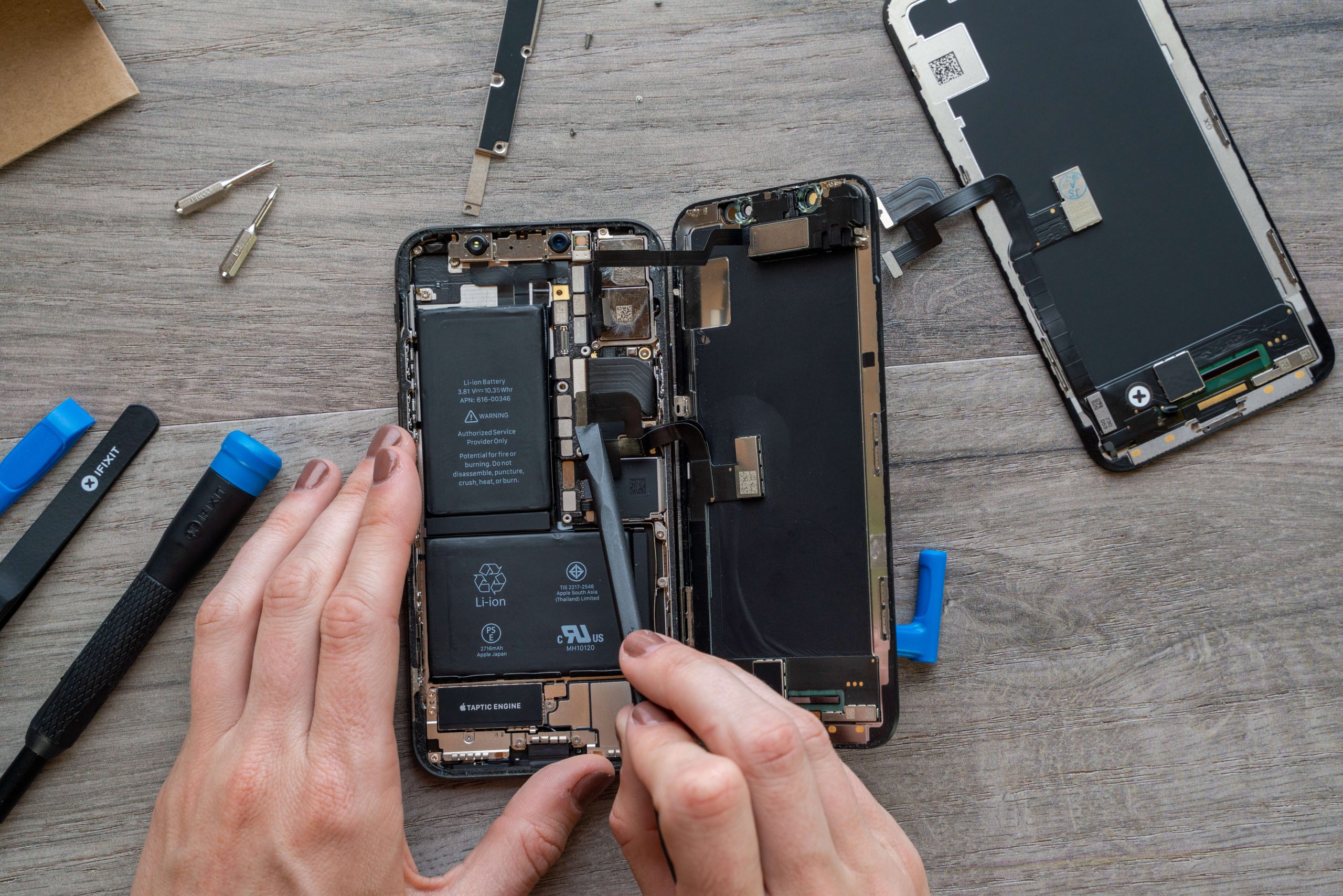 iPhone Battery Replacement Made Easy: The Tools You Can’t Miss