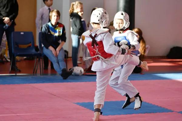 Fortitude Fencing: Training the Body, Focusing the Mind